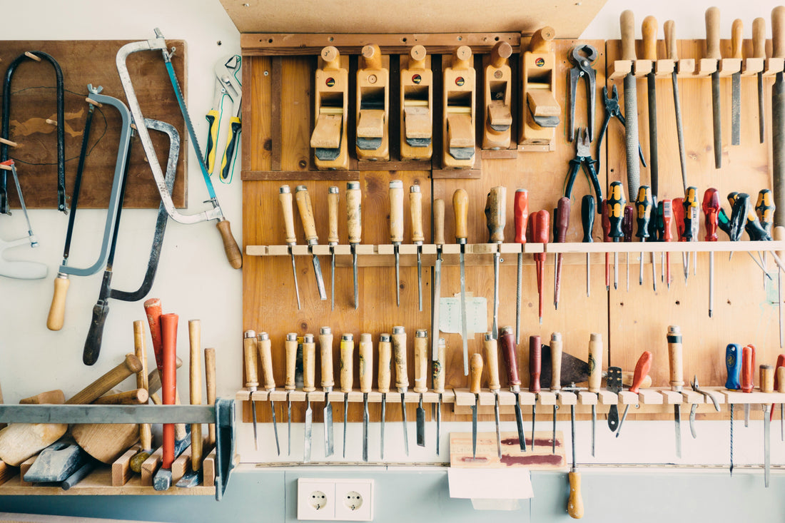 [TOOLMENT] The "Mineral Oil Steel Shield": How to prevent hand tools from rusting in damp basements or garages