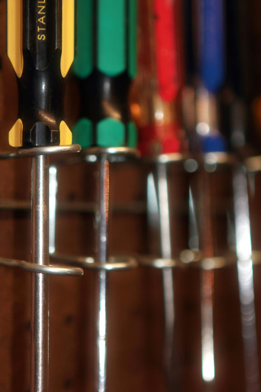 [TOOLMENT] The "Magnetized Screwdriver Trick": How to stop tiny screws from dropping into narrow dark gaps