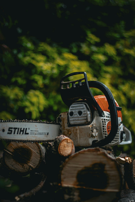 [TOOLMENT] The "WD-40 Pencil Sharpener Lubricant": How to keep hand saws cutting smooth without binding in hardwood