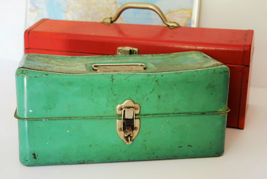 [TOOLMENT] The "Chalk Dust Anti-Rust Drawer Shield": How to keep precision metal hand tools rust-free in humid toolboxes